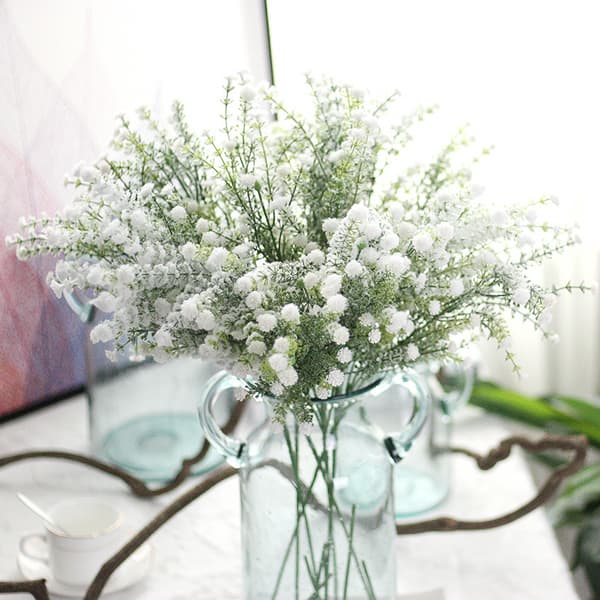 Valkoiset morsiusharson tekokukat, aidon tuntuiset tekogypsophila