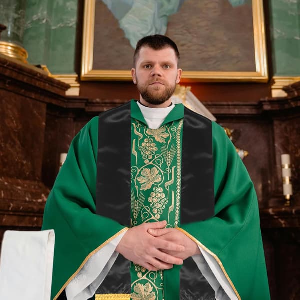 Liturgisk Stola af polyestersatin med korssting, sort -