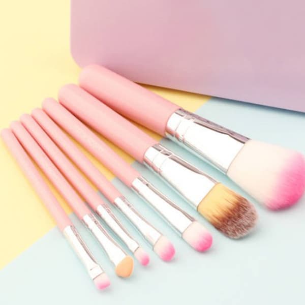 7-piece makeup brush set for face, soft bristles, comfortable handle, face and eye makeup brushes for beginners