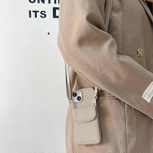Crossbody Mobilskal för iPhone 15, Kortfodral PU Läderbelagd PC-skal med Axelrem