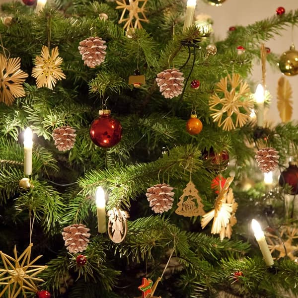18 stykker kongler, juletredekorasjon, dekorasjon