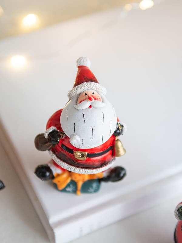 1 x Julefigur Resin Snømann Ornament (mønster tilfeldig)