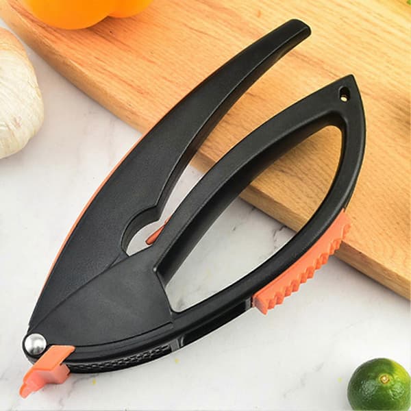 Garlic Press with Peeler Scraper Easy to Clean Detachable Design Fine Mesh Corrosion Resistant Versatile TPR Ergonomic Handle Garlic Press Kitchen T