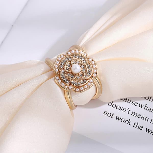 Sjalsspenne – Blomsterform og Rhinestones – for Kvinner Silver