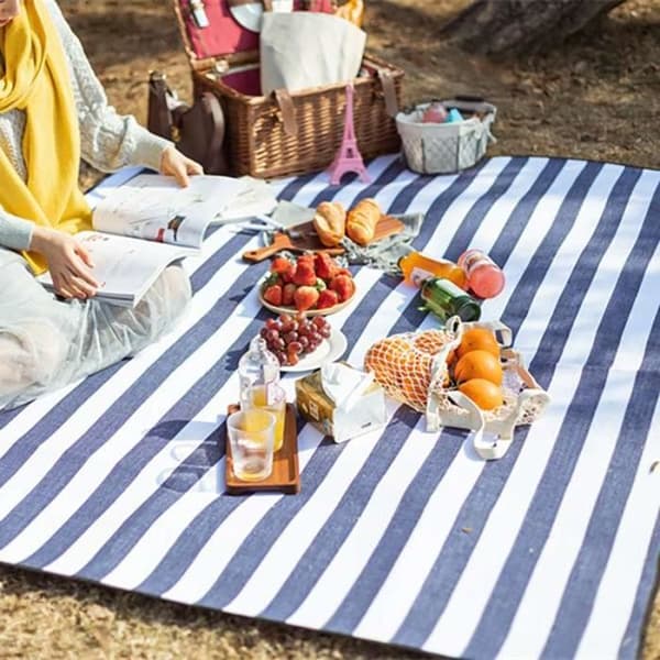 Beach Mat - Camping - 150 x 200 cm - Moisture Resistant - Leather Straps - Blue Stripes