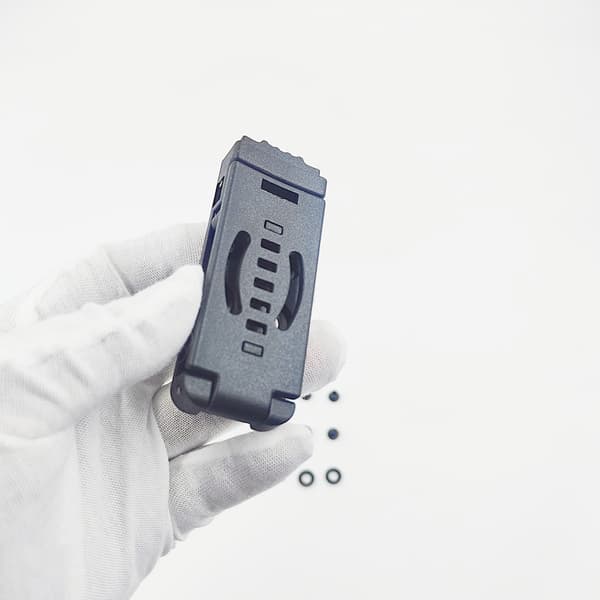 Multifunksjonell 6-hulls slireklemme for taktiske kniver