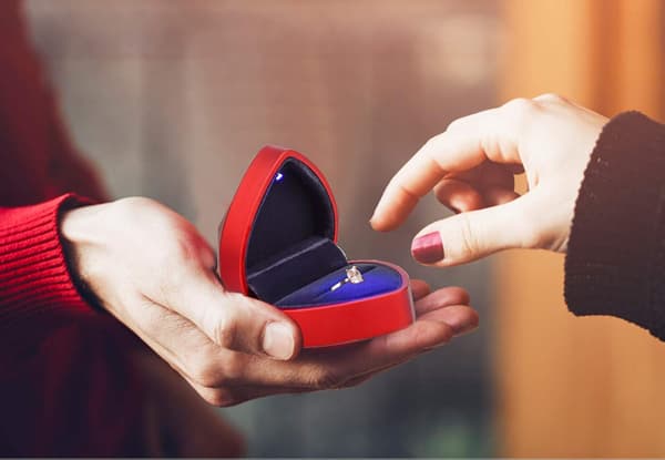 Sammet Ringask, hjärtformad ringask med LED-ljus smyckeskrin för bröllop, frieri, förlovning