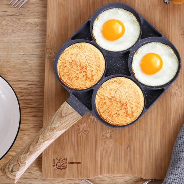 Eggepanne, non-stick crêpepanne med 4 hull, kompatibel med induksjonstopper. (DB)