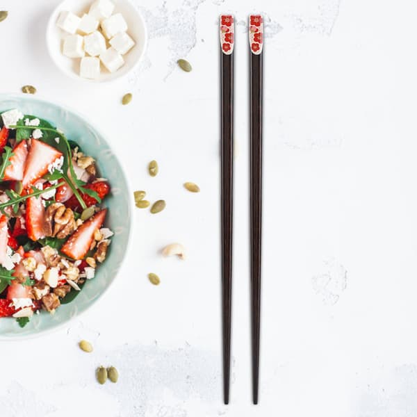 1 Pair Reusable Durable Wooden Chopsticks with Japanese Sakura Pattern (Red)