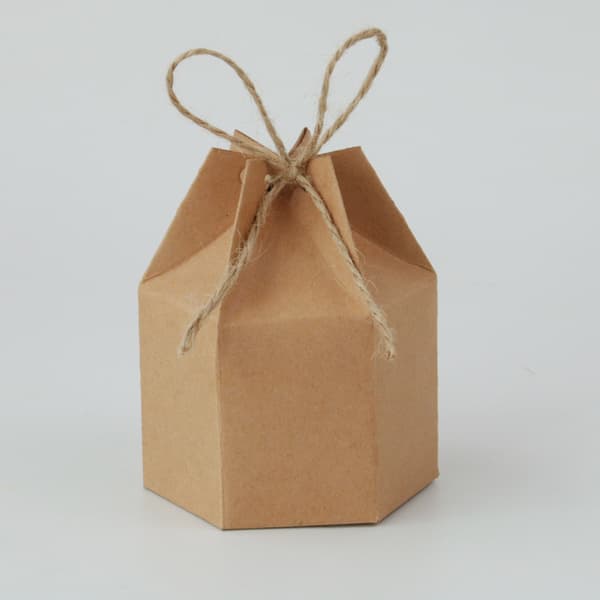 50 Kraft presentförpackningar, hexagonala kraftpappersgodisaskar, kartonggodisask för bröllop födelsedagsfest