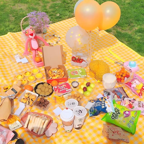 Picnic Mat Foldable Beach Mat Portable Picnic Blanket with Handle Waterproof Elastic Camping Mat for Hiking Camping Parks Yellow