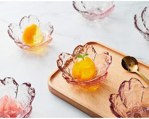 8 stk. glassfat i sakura-form, dippskåler, forrettstallerkener -
