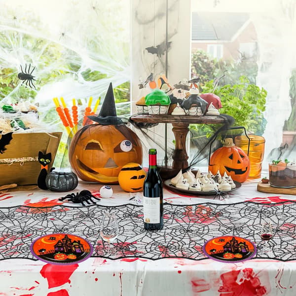 1 pc Black Spider Web Table Runner, Halloween Table Mats, Halloween Decorations Lace Spider Web Centerpiece (35x122cm)