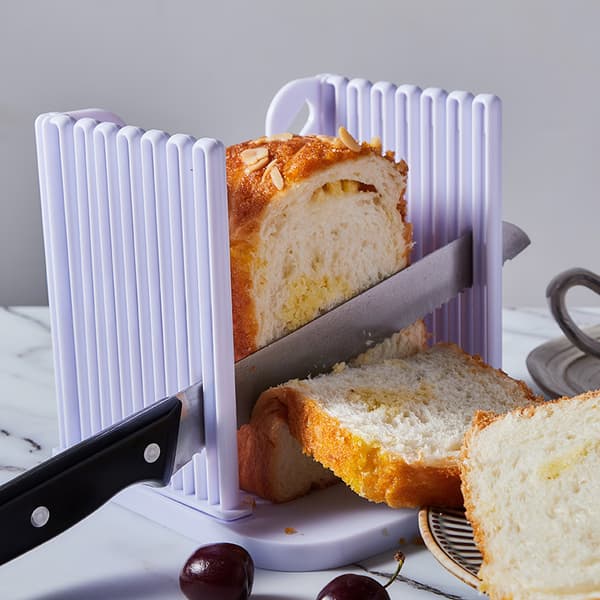 Kitchen Craft Stay Fresh utvidgbar brødkurv med brødskjærer