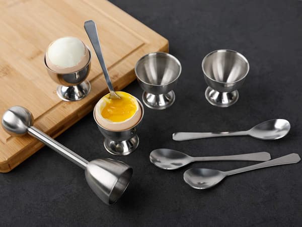 Sett med mykkokt eggseparatorholder, inkludert 2 skjeer og 2 kopper