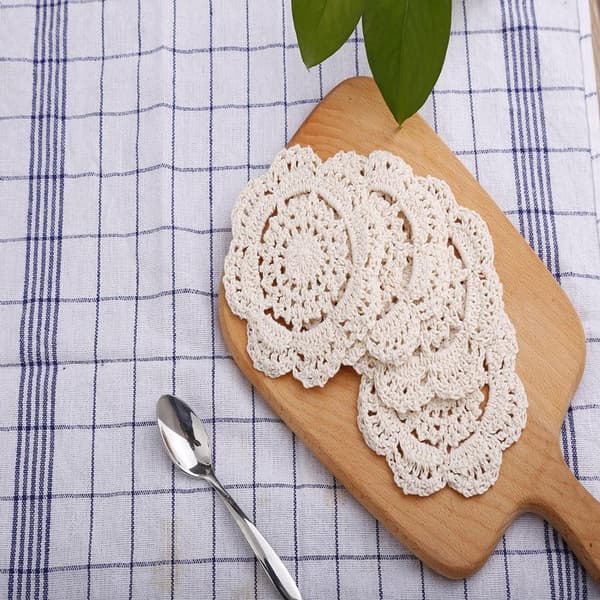 Sett med 4 (Beige) Runde Heklede Blondebrikker Brikker Håndlagde, 10 cm