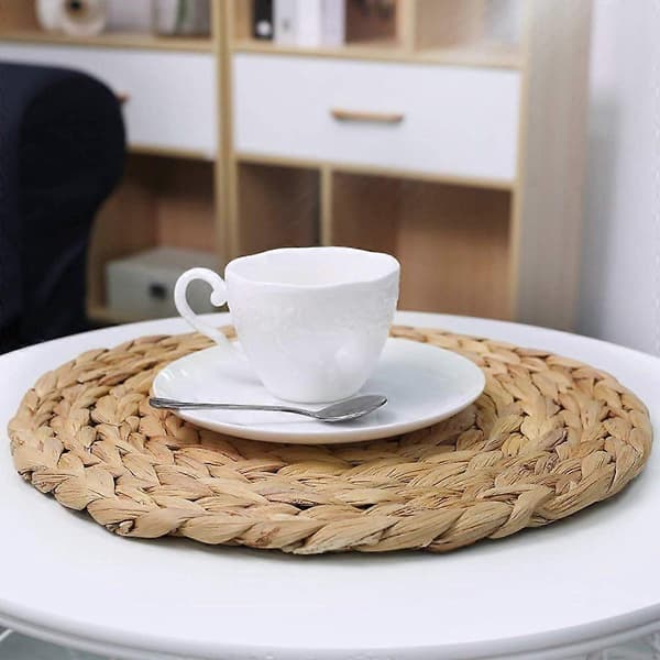 Braided Water Hyacinth Placemat, Natural Design for Enhanced Table Settings
