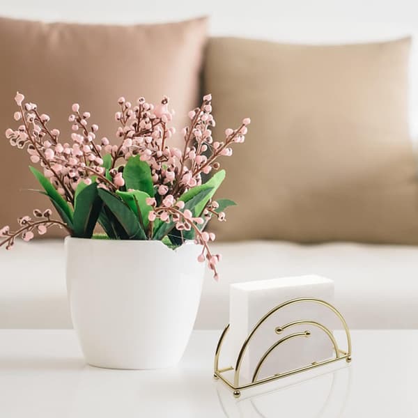 Vertical napkin holder for table decoration, freestanding metal paper
