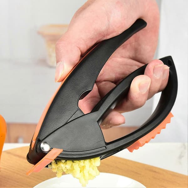 Garlic Press with Peeler Scraper Easy to Clean Detachable Design Fine Mesh Corrosion Resistant Versatile TPR Ergonomic Handle Garlic Press Kitchen T