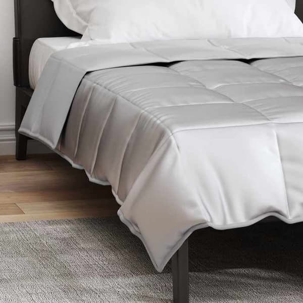 Sommaröverkast - EXKLUSIV HEM - 140 x 200 cm - Satin & mikrofiber - Allergivänlig - Vadderad Silver