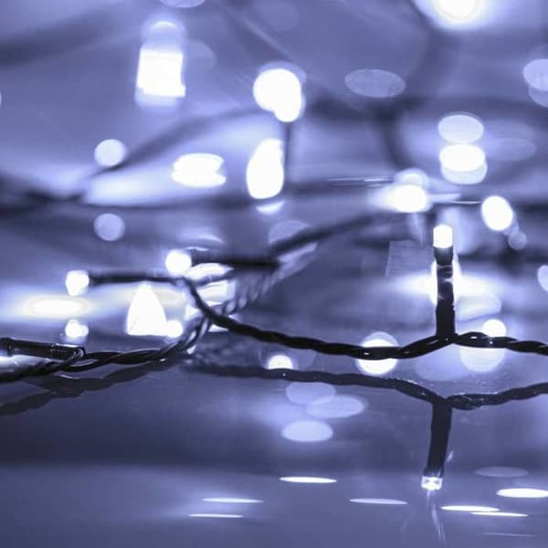 Lysguirlande - EKSKLUSIV HUS - 1000 LED 100 m - Hvid - Indendørs & udendørs - 8 effekter Vit