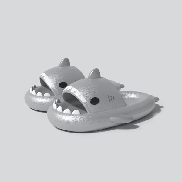 Nya tecknade hajtofflor för män och kvinnor 4 cm tjock botten halkfria skor sommar EVA mjuka strandsandaler Grey 40-41
