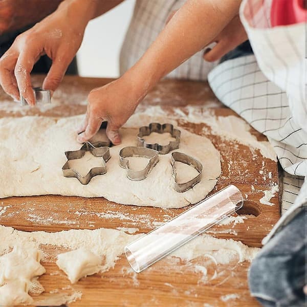 Kjeksdeigformer for kjeksforming med gjennomsiktig rør