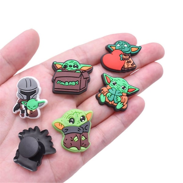 15 kpl Baby Yoda -teemaiset Crocs-kenkien riipukset, rantakengät, sandaalit, koristeet, lahjat, kenkävarusteet