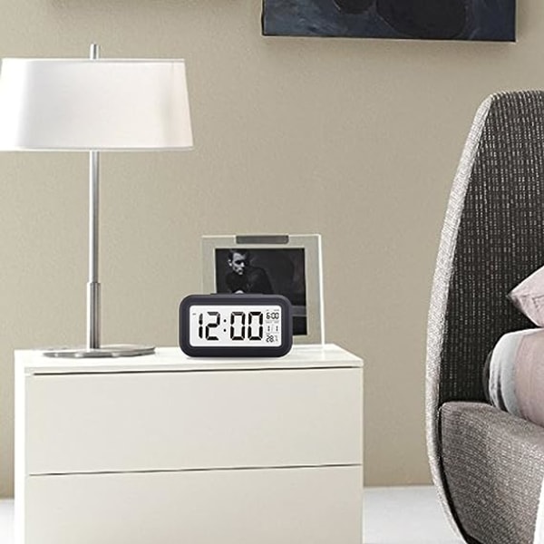 Digitaalinen herätyskello, monitoiminen LCD elektroninen kello suurella näytöllä, paristokäyttöinen, taustavaloanturi Kosketus-LED-kello ajan lämpötilalla Da