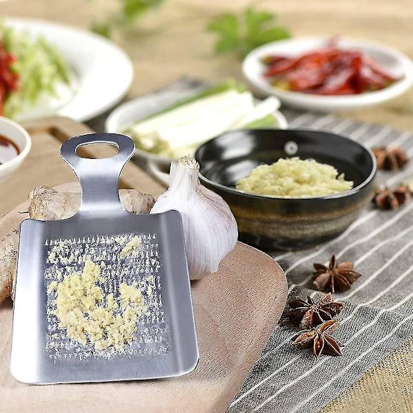 Inkivääriraastin, ruostumattomasta teräksestä valmistettu lapiomainen raastin inkiväärille, valkosipulille, hedelmille ja juureksille
