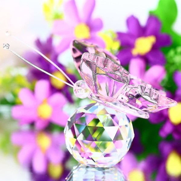 Rosa krystall flyvende sommerfugl med krystallkulebase figursamling