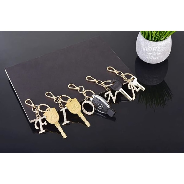 Avaimenperä naisille Kukkarokorut käsilaukkuihin Crystal Alphabet Initial Letter riipus avaimenperällä
