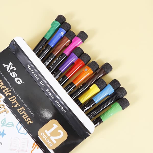 12 set med magnetiska whiteboardmarkörer och sudd