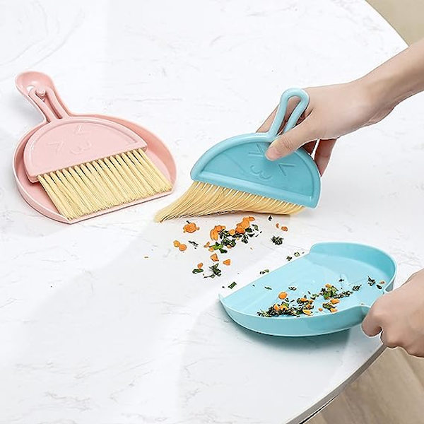 Mini håndkost og støvbrettsett, støvbrett og kostsett for skrivebord, støvbrett kost nestet liten rengjøringskost for skrivebord, tastatur, katt, hund og