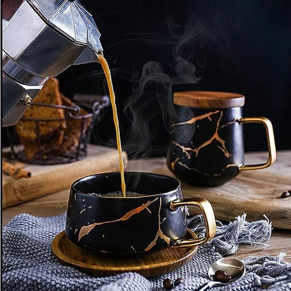 Kaffemugg, tekopp, keramisk kopp, gulddesign, med träfat (svart)