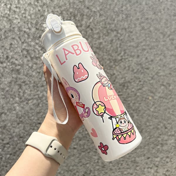 750 ml studentmugg med sugrör och bärrem, med sugrör och fällbart lock. Bärbar drickskopp, lämplig för resor, sport och presenter. E