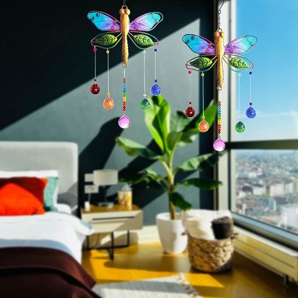 Sudenkorento-auringonsieppaaja kristallipallolla, sudenkorento-ikkunassa riippuva kristalli-auringonsieppaaja puutarhan kodin sisustukseen