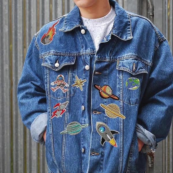 Set med 25 planetariska broderade strykmärken