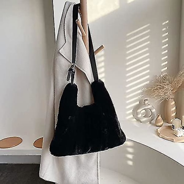 Plush Axelväska Mjuk Fluffig Tote Väska Konstpäls Crossbody Väska Justerbar Axelrem Svart