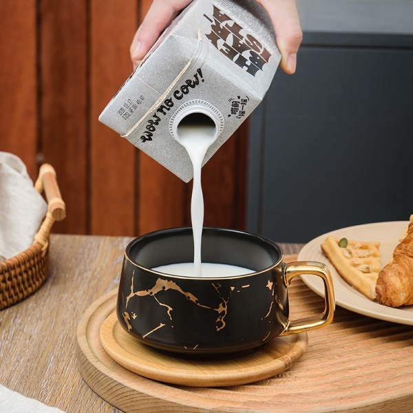 Kaffemugg, tekopp, keramisk kopp, gulddesign, med träfat (svart)