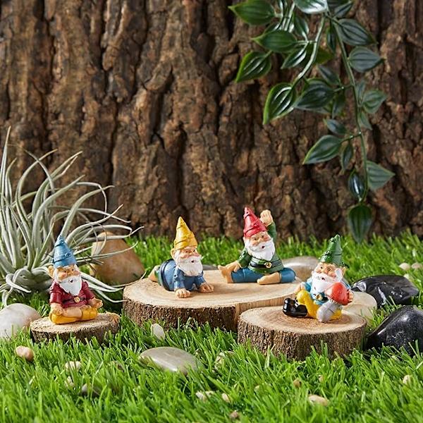 4 stycken Mini Trädgårds-Tomtar, Utomhusstatyset i Roliga Poser för Yoga-Presenter, Krukväxtdekoration (2 tum)