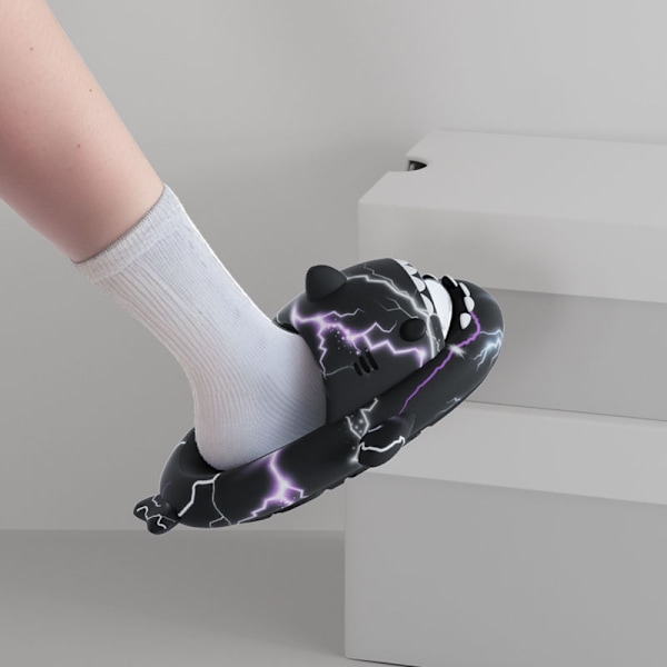 Nya tecknade hajtofflor för män och kvinnor 4 cm tjock botten halkfria skor sommar EVA mjuka strandsandaler Negro 40-41