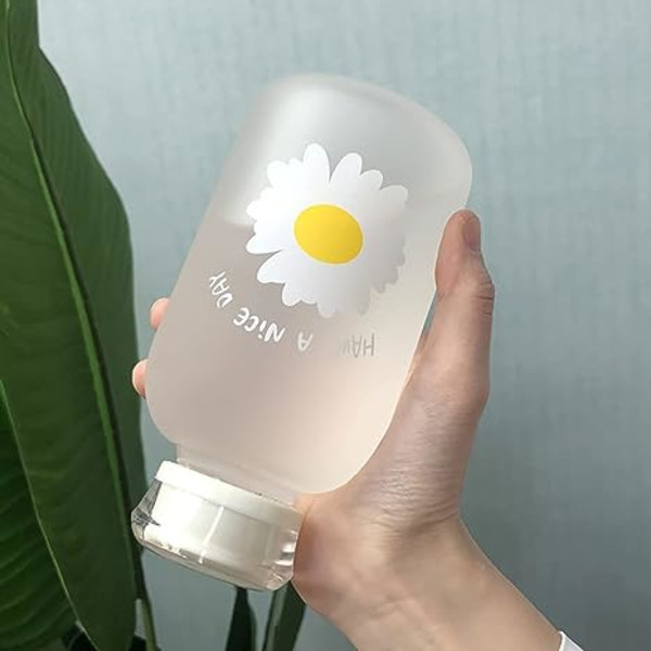 450 ml Maitomääräinen Maidon ja Mehun Kätevä Vesi Pullo Mittakaavalla 2 Kantta Pieni Daisy Mattainen Kannettava Läpinäkyvä Vesi Kuppi Lasipulloja Luova Käytännöllinen Kuppi (Läpinäkyvä 6