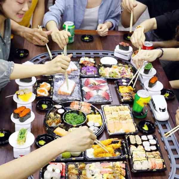 Sushi Juna Pyörivä Sushi Lelu Rata kuljetinhihna Pyörivä pöytä Lasten Ruokajuna Set Tee itse Sushi Sushi