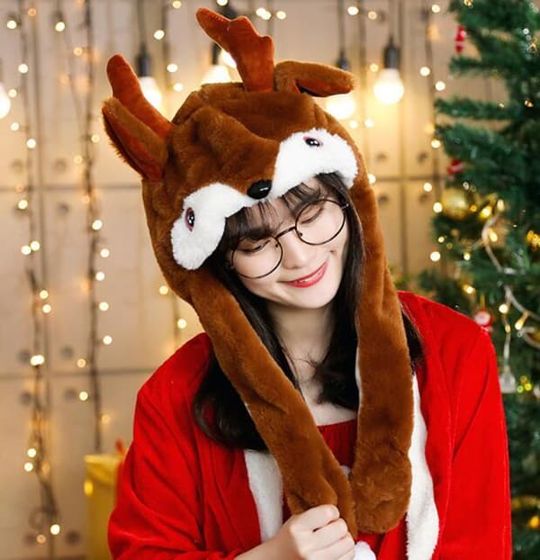 Jultomte-pehmohattu, joka liikkuu puristettaessa Deer