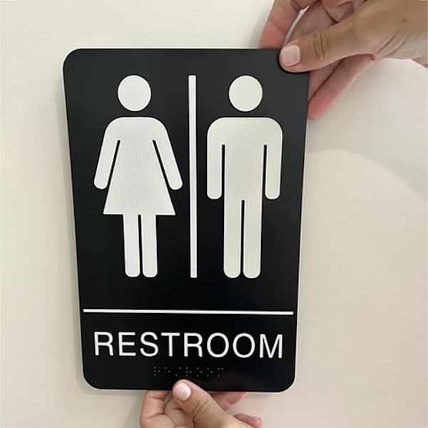 Unisex Braille-toiletskilt - Leveres med grafiske symboler og dobbeltsidet 3M-tape til perfekt fastgørelse på under et minut - Størrelse 9 x 6 tommer