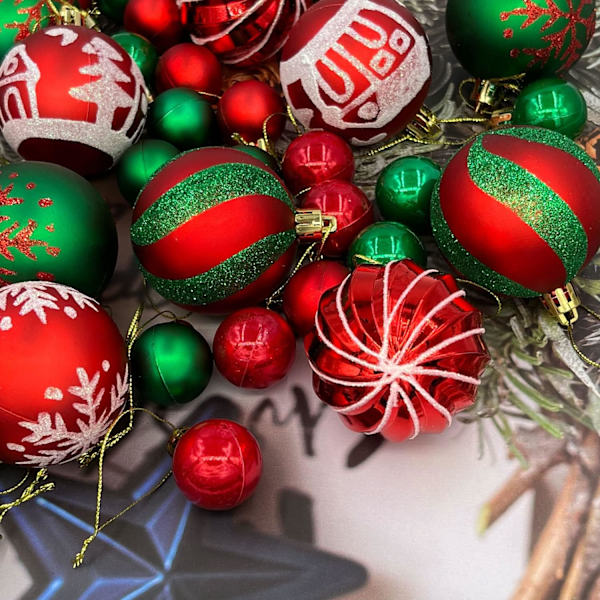 44 punaista ja vihreää joulukuusenpalloa, sekalaisia koristeita ja riipuksia, 2,4 tuumaa (noin 6,1 cm) särkymätöntä glitterpalloa joulukuusen koristeluun, joulujuhliin