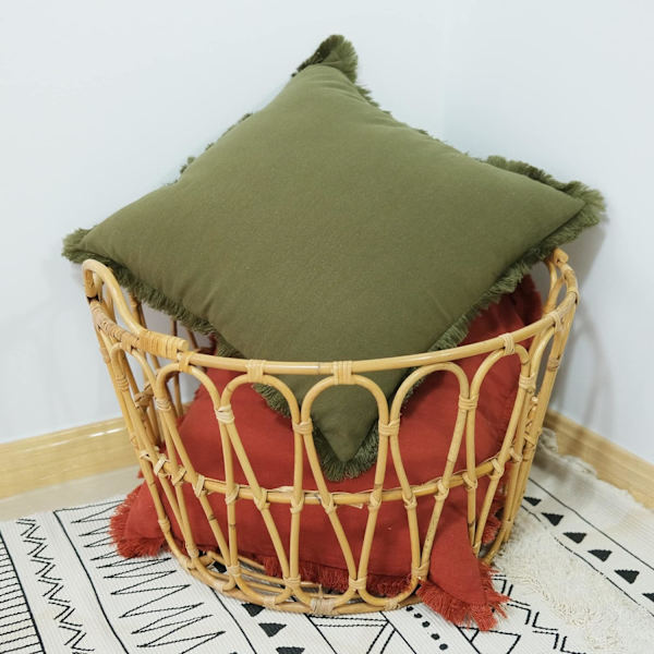 Pakke med 2 dekorative naturlige linputetrekk med duskant trim Farmhouse Boho frynsete firkantede putetrekk for sofa 18 x 18 tommer grønn