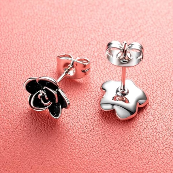 Rose øreringe er velegnede til følsomme ører, guld og sølv øreringe er velegnede til damer og piger, guld, sølv og kobberlegeret sølv