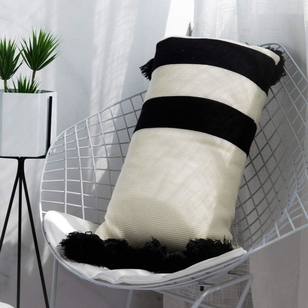 Strikket putetrekk i bomull med striper og pompom-dusker, dekorativt strikket putetrekk for sofa, stue (svart C, 33 x 66 cm)